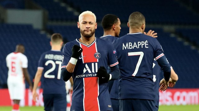 Pênalti de Neymar alivia pressão para PSG