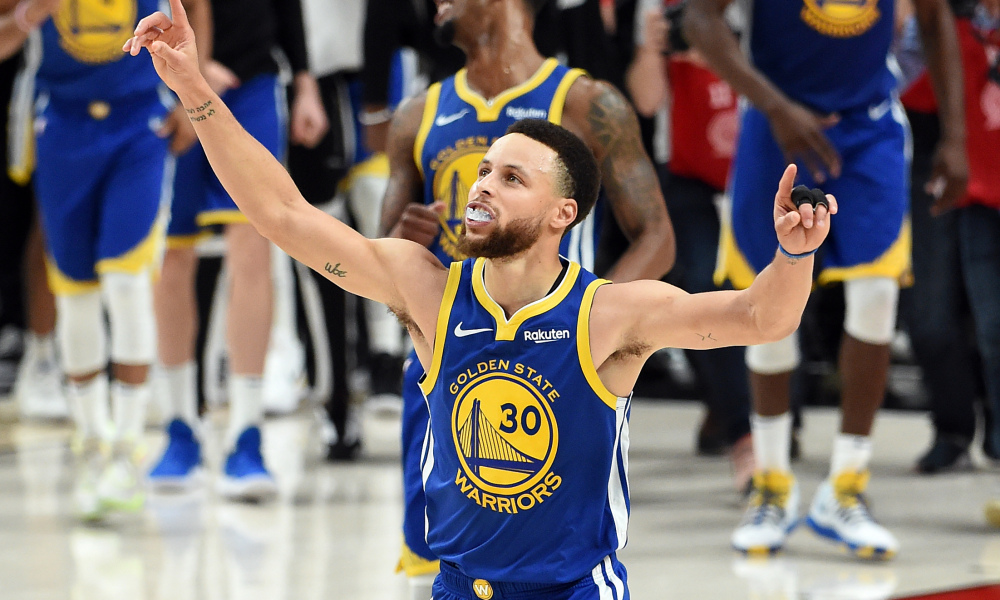 Curry chega em segundo na lista de três pontos na NBA