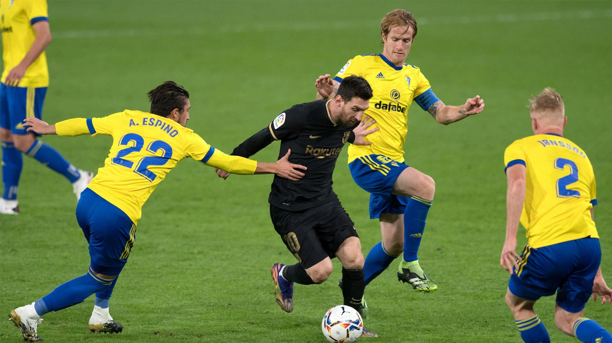 Messi marca no jogo do recorde, mas o Barça nega no empate de última hora do Cádiz