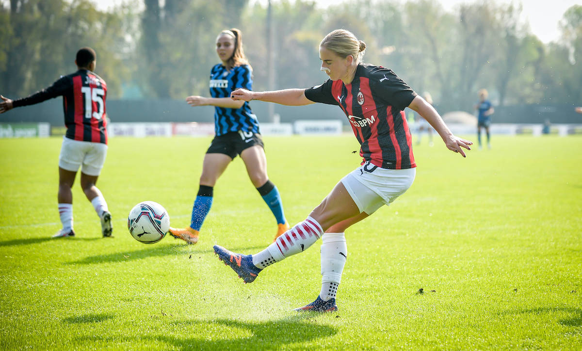 Mulheres do AC Milan: Natasha Dowie e Christy Grimshaw marcando sua presença na Itália