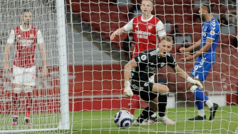 Leno faz gol contra e Everton vence Arsenal
