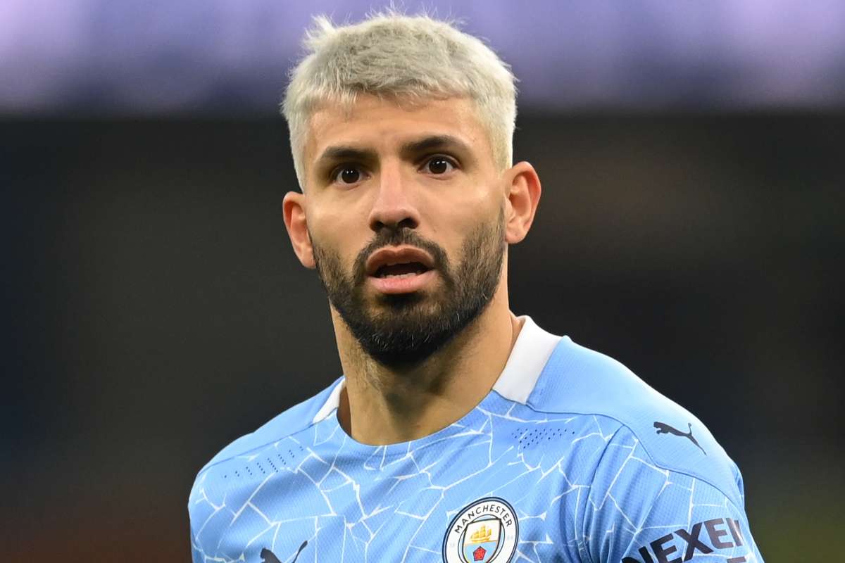 Aguero perde pênalti enquanto a vitória tardia do Chelsea faz o Man City esperar pelo título
