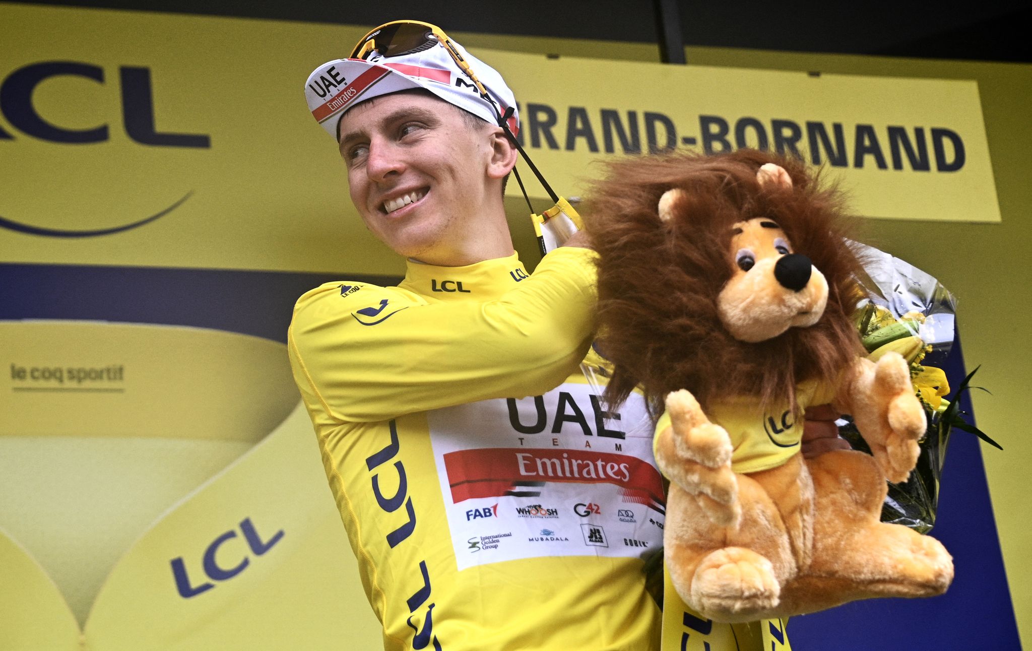 Tour de France 2021: o atual campeão Tadej Pogacar reivindica a camisa amarela enquanto Dylan Teuns vence o estágio oito