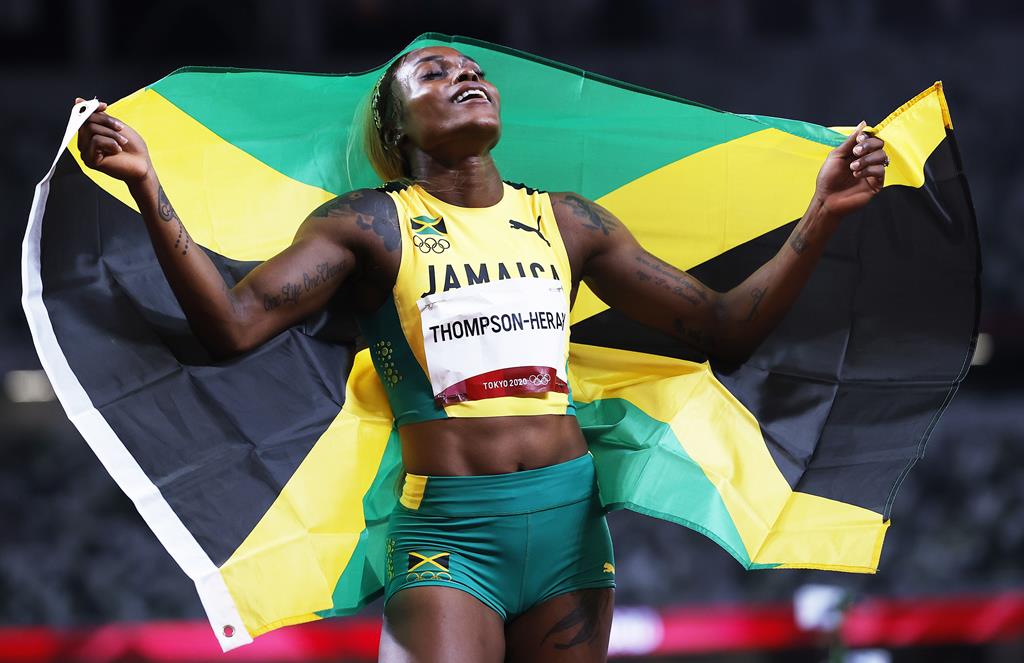 Olimpíadas de Tóquio: Elaine Thompson-Herah continua no curso enquanto Laura Muir avança