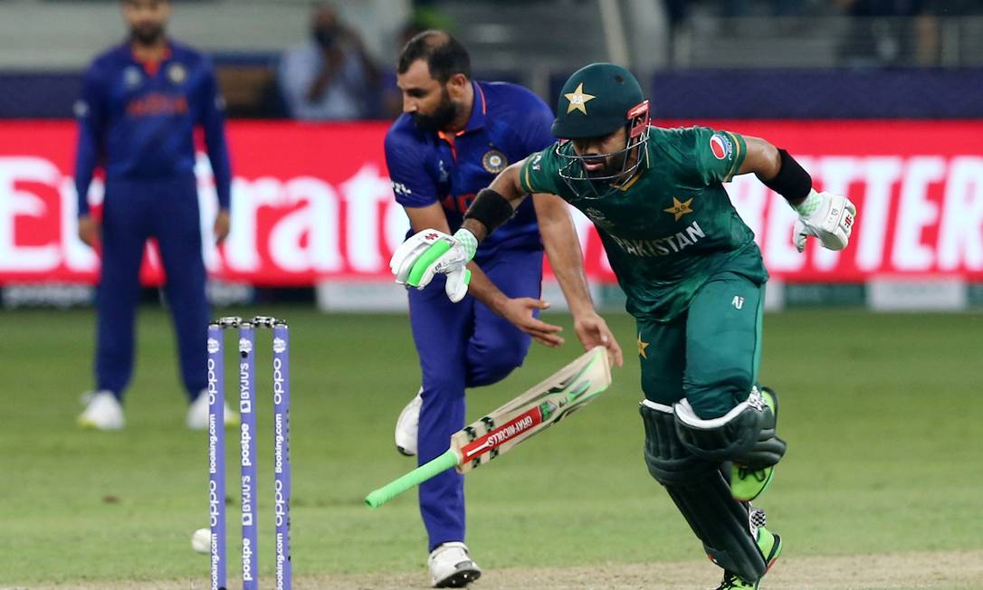 Copa do Mundo T20: Paquistão chega às semifinais com vitória de 45 corridas sobre a Namíbia