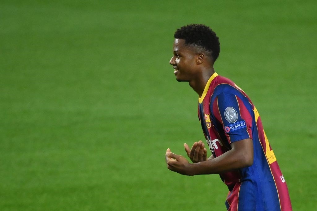 Fati dá impulso ao Barcelona sem treinador com vitória sobre o Dínamo de Kiev