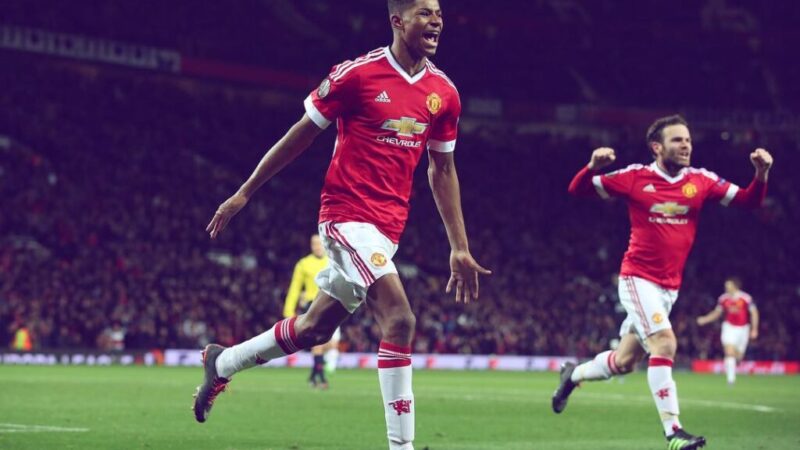 Dois gols de Rashford colocam o Man Utd na frente do Charlton nas semifinais