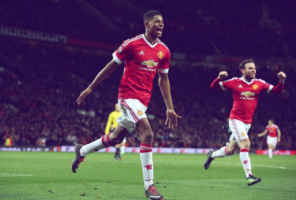 Dois gols de Rashford colocam o Man Utd na frente do Charlton nas semifinais